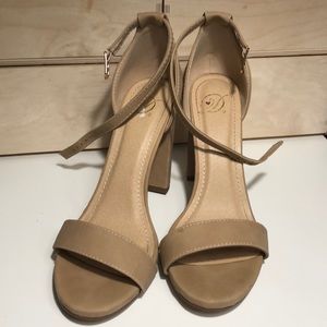 Dollhouse Size 7 Nude Heeled Sandals